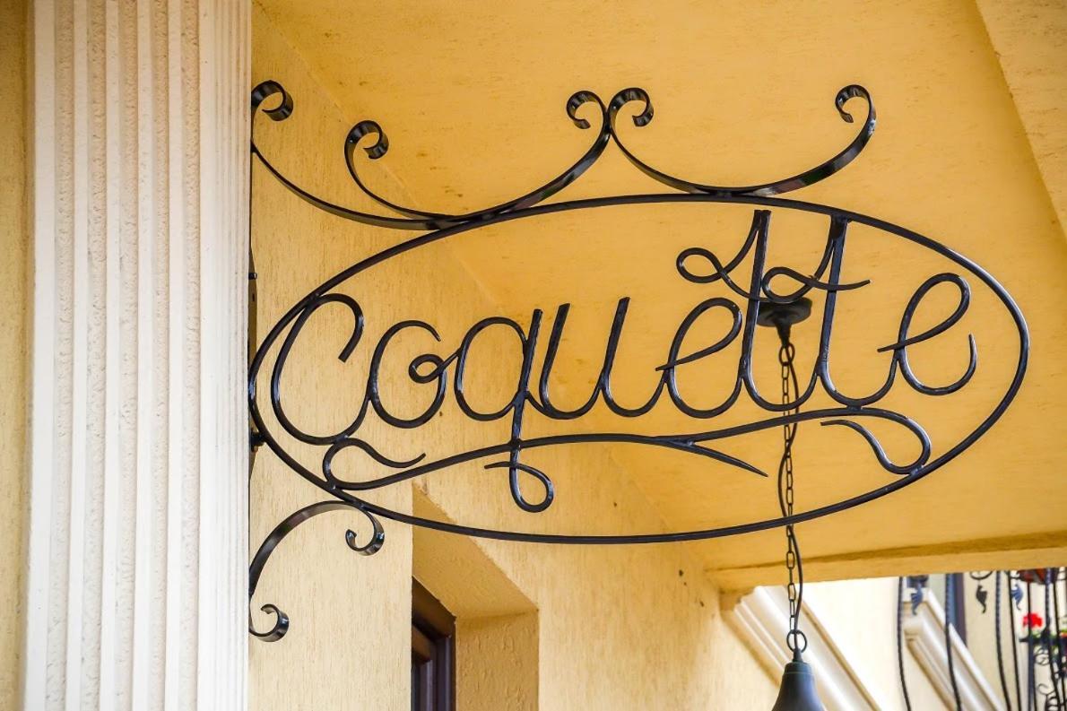 Hotel Coquette Maneciu Exterior photo